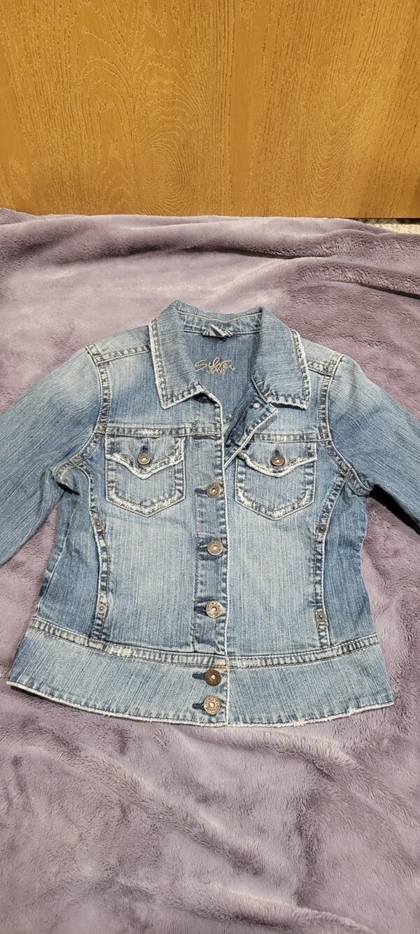 Silver Jeans Co Womens Denim Jacket Size M Fitted Distressed Y2K Trucker Fall